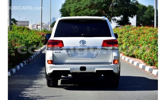Sayi Imported Toyota Land Cruiser White Mota in Import - Dubai a Burkina Faso Sayi Imported Toyota Land Cruiser White Mota in Import - Dubai a Burkina Faso