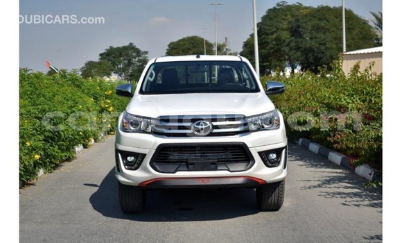 Sayi Imported Toyota Hilux White Mota in Import - Dubai a Burkina Faso Sayi Imported Toyota Hilux White Mota in Import - Dubai a Burkina Faso