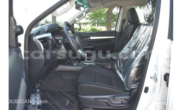 Sayi Imported Toyota Hilux White Mota in Import - Dubai a Burkina Faso Sayi Imported Toyota Hilux White Mota in Import - Dubai a Burkina Faso