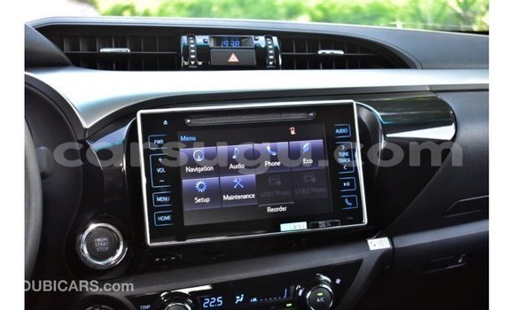 Sayi Imported Toyota Hilux White Mota in Import - Dubai a Burkina Faso Sayi Imported Toyota Hilux White Mota in Import - Dubai a Burkina Faso