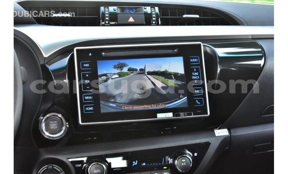 Sayi Imported Toyota Hilux White Mota in Import - Dubai a Burkina Faso Sayi Imported Toyota Hilux White Mota in Import - Dubai a Burkina Faso