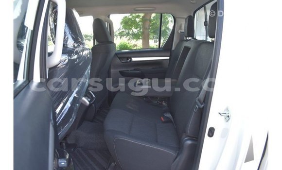 Sayi Imported Toyota Hilux White Mota in Import - Dubai a Burkina Faso Sayi Imported Toyota Hilux White Mota in Import - Dubai a Burkina Faso