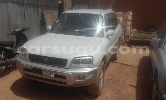 Acheter Occasion Voiture Toyota RAV4 Blanc à Ouagadougou, Burkina-Faso Acheter Occasion Voiture Toyota RAV4 Blanc à Ouagadougou, Burkina-Faso