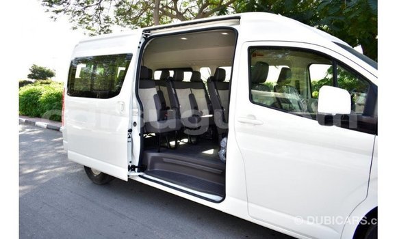 Sayi Imported Toyota Hiace White Mota in Import - Dubai a Burkina Faso Sayi Imported Toyota Hiace White Mota in Import - Dubai a Burkina Faso