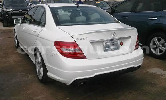 Acheter Occasion Voiture Mercedes-Benz C–Class Blanc à Ouagadougou, Burkina-Faso Acheter Occasion Voiture Mercedes-Benz C–Class Blanc à Ouagadougou, Burkina-Faso