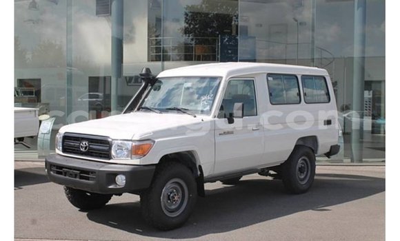 Sayi Imported Toyota Land Cruiser White Mota in Import - Dubai a Burkina Faso Sayi Imported Toyota Land Cruiser White Mota in Import - Dubai a Burkina Faso