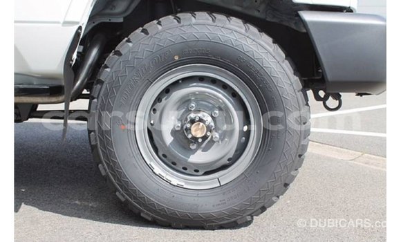 Sayi Imported Toyota Land Cruiser White Mota in Import - Dubai a Burkina Faso Sayi Imported Toyota Land Cruiser White Mota in Import - Dubai a Burkina Faso