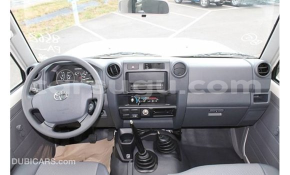 Sayi Imported Toyota Land Cruiser White Mota in Import - Dubai a Burkina Faso Sayi Imported Toyota Land Cruiser White Mota in Import - Dubai a Burkina Faso