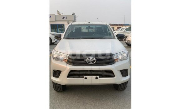 Sayi Imported Toyota Hilux White Mota in Import - Dubai a Burkina Faso Sayi Imported Toyota Hilux White Mota in Import - Dubai a Burkina Faso