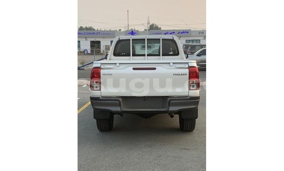 Sayi Imported Toyota Hilux White Mota in Import - Dubai a Burkina Faso Sayi Imported Toyota Hilux White Mota in Import - Dubai a Burkina Faso