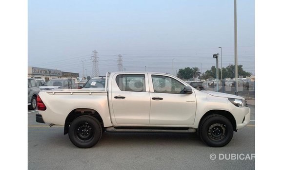 Sayi Imported Toyota Hilux White Mota in Import - Dubai a Burkina Faso Sayi Imported Toyota Hilux White Mota in Import - Dubai a Burkina Faso