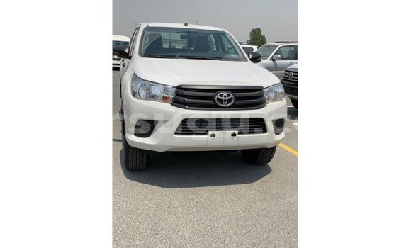 Sayi Imported Toyota Hilux White Mota in Import - Dubai a Burkina Faso Sayi Imported Toyota Hilux White Mota in Import - Dubai a Burkina Faso