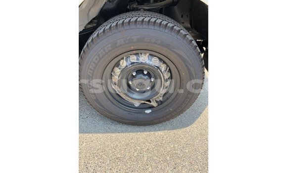 Sayi Imported Toyota Hilux White Mota in Import - Dubai a Burkina Faso Sayi Imported Toyota Hilux White Mota in Import - Dubai a Burkina Faso