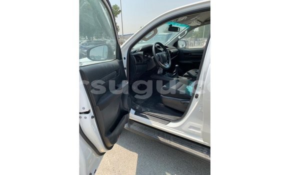 Sayi Imported Toyota Hilux White Mota in Import - Dubai a Burkina Faso Sayi Imported Toyota Hilux White Mota in Import - Dubai a Burkina Faso