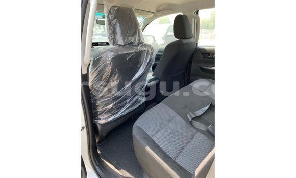 Sayi Imported Toyota Hilux White Mota in Import - Dubai a Burkina Faso Sayi Imported Toyota Hilux White Mota in Import - Dubai a Burkina Faso