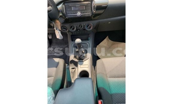 Sayi Imported Toyota Hilux White Mota in Import - Dubai a Burkina Faso Sayi Imported Toyota Hilux White Mota in Import - Dubai a Burkina Faso