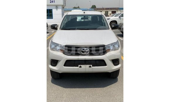 Sayi Imported Toyota Hilux White Mota in Import - Dubai a Burkina Faso Sayi Imported Toyota Hilux White Mota in Import - Dubai a Burkina Faso