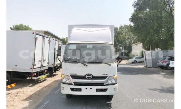 Sayi Imported Hino 300 Series White Babbar mota in Import - Dubai a Burkina Faso Sayi Imported Hino 300 Series White Babbar mota in Import - Dubai a Burkina Faso