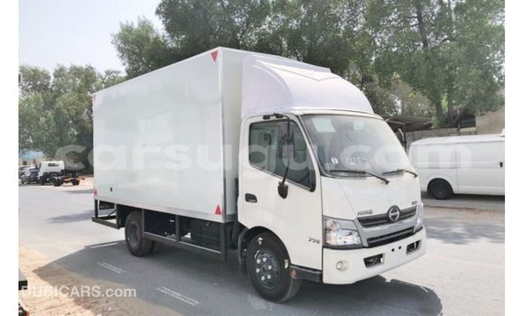 Sayi Imported Hino 300 Series White Babbar mota in Import - Dubai a Burkina Faso Sayi Imported Hino 300 Series White Babbar mota in Import - Dubai a Burkina Faso