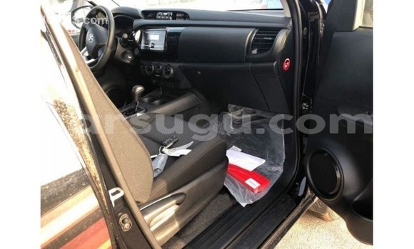 Sayi Imported Toyota Hilux Black Mota in Import - Dubai a Burkina Faso Sayi Imported Toyota Hilux Black Mota in Import - Dubai a Burkina Faso