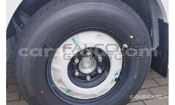 Acheter Import Voiture Toyota Hiace Blanc à Import - Dubai, Burkina-Faso Acheter Import Voiture Toyota Hiace Blanc à Import - Dubai, Burkina-Faso