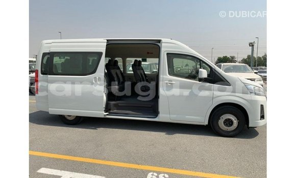 Acheter Import Voiture Toyota Hiace Blanc à Import - Dubai, Burkina-Faso Acheter Import Voiture Toyota Hiace Blanc à Import - Dubai, Burkina-Faso
