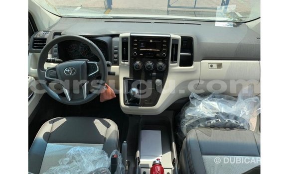 Acheter Import Voiture Toyota Hiace Blanc à Import - Dubai, Burkina-Faso Acheter Import Voiture Toyota Hiace Blanc à Import - Dubai, Burkina-Faso