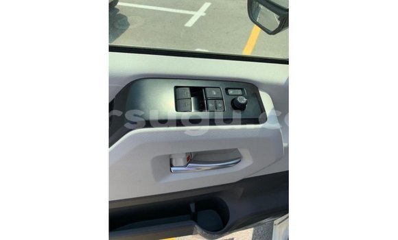 Acheter Import Voiture Toyota Hiace Blanc à Import - Dubai, Burkina-Faso Acheter Import Voiture Toyota Hiace Blanc à Import - Dubai, Burkina-Faso