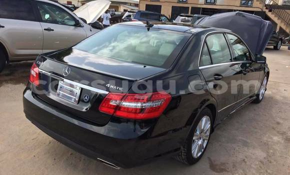 Acheter Occasion Voiture Mercedes-Benz E–Class Noir à Ouagadougou, Burkina-Faso Acheter Occasion Voiture Mercedes-Benz E–Class Noir à Ouagadougou, Burkina-Faso