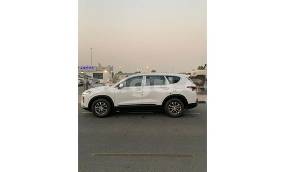 Sayi Imported Hyundai Santa Fe White Mota in Import - Dubai a Burkina Faso Sayi Imported Hyundai Santa Fe White Mota in Import - Dubai a Burkina Faso