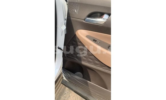 Sayi Imported Hyundai Santa Fe White Mota in Import - Dubai a Burkina Faso Sayi Imported Hyundai Santa Fe White Mota in Import - Dubai a Burkina Faso