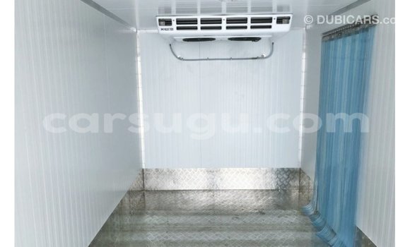 Acheter Import Utilitaire Hino 300 Series Blanc à Import - Dubai, Burkina-Faso Acheter Import Utilitaire Hino 300 Series Blanc à Import - Dubai, Burkina-Faso