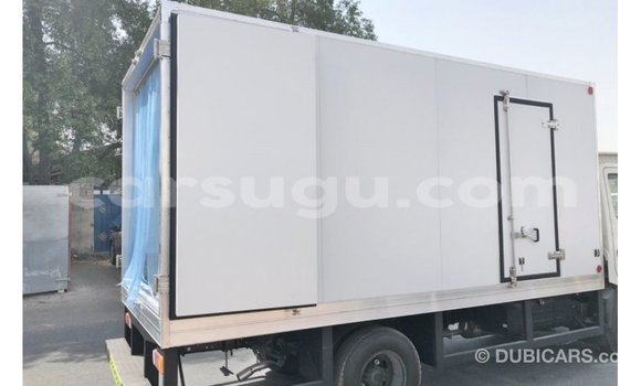 Acheter Import Utilitaire Hino 300 Series Blanc à Import - Dubai, Burkina-Faso Acheter Import Utilitaire Hino 300 Series Blanc à Import - Dubai, Burkina-Faso