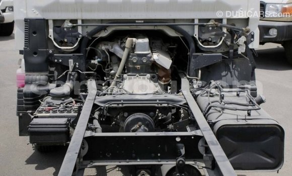 Acheter Import Voiture Mitsubishi Carisma Blanc à Import - Dubai, Burkina-Faso Acheter Import Voiture Mitsubishi Carisma Blanc à Import - Dubai, Burkina-Faso