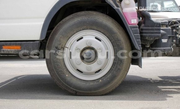 Acheter Import Voiture Mitsubishi Carisma Blanc à Import - Dubai, Burkina-Faso Acheter Import Voiture Mitsubishi Carisma Blanc à Import - Dubai, Burkina-Faso