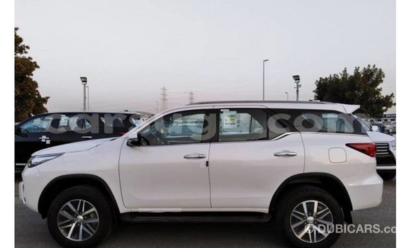 Acheter Import Voiture Toyota Fortuner Blanc à Import - Dubai, Burkina-Faso Acheter Import Voiture Toyota Fortuner Blanc à Import - Dubai, Burkina-Faso