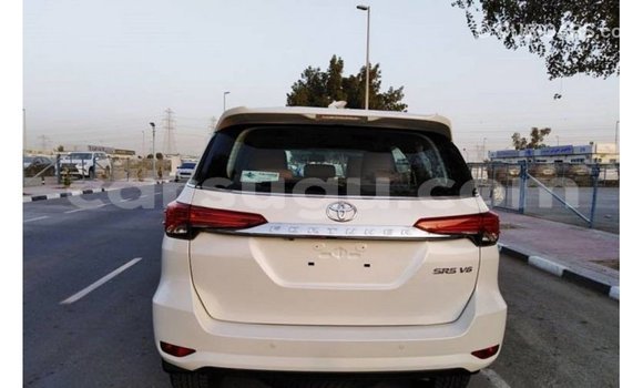 Acheter Import Voiture Toyota Fortuner Blanc à Import - Dubai, Burkina-Faso Acheter Import Voiture Toyota Fortuner Blanc à Import - Dubai, Burkina-Faso