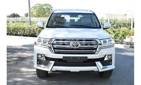 Sayi Imported Toyota Land Cruiser White Mota in Import - Dubai a Burkina Faso Sayi Imported Toyota Land Cruiser White Mota in Import - Dubai a Burkina Faso