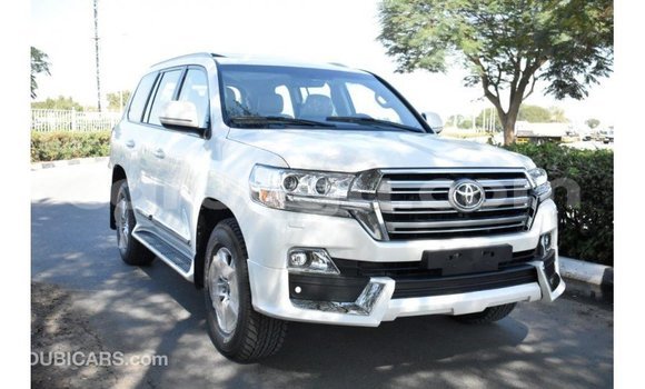 Sayi Imported Toyota Land Cruiser White Mota in Import - Dubai a Burkina Faso Sayi Imported Toyota Land Cruiser White Mota in Import - Dubai a Burkina Faso