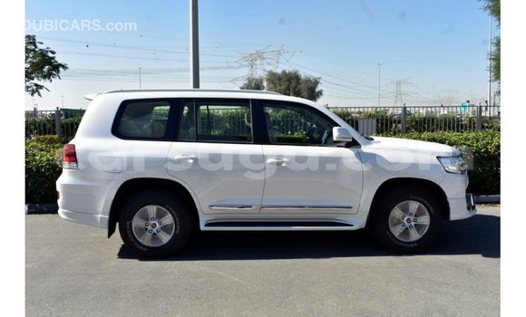 Sayi Imported Toyota Land Cruiser White Mota in Import - Dubai a Burkina Faso Sayi Imported Toyota Land Cruiser White Mota in Import - Dubai a Burkina Faso