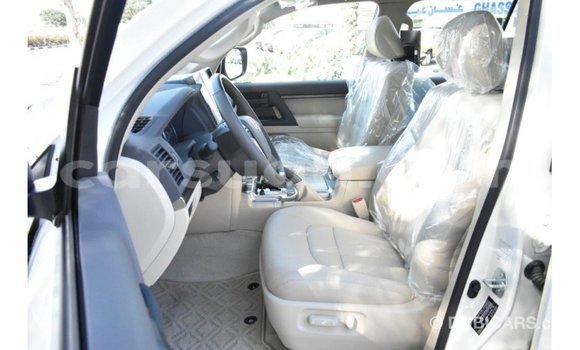 Sayi Imported Toyota Land Cruiser White Mota in Import - Dubai a Burkina Faso Sayi Imported Toyota Land Cruiser White Mota in Import - Dubai a Burkina Faso