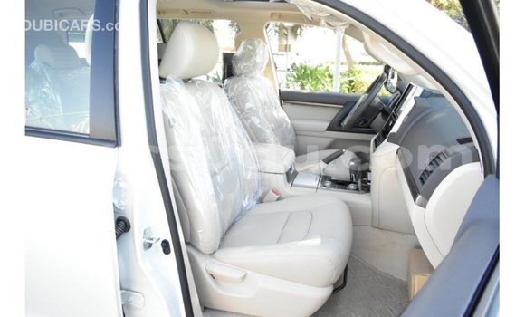 Sayi Imported Toyota Land Cruiser White Mota in Import - Dubai a Burkina Faso Sayi Imported Toyota Land Cruiser White Mota in Import - Dubai a Burkina Faso