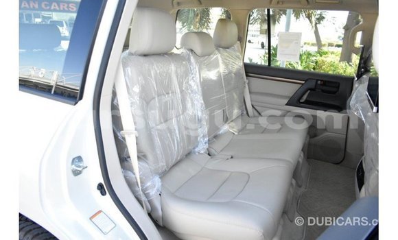 Sayi Imported Toyota Land Cruiser White Mota in Import - Dubai a Burkina Faso Sayi Imported Toyota Land Cruiser White Mota in Import - Dubai a Burkina Faso