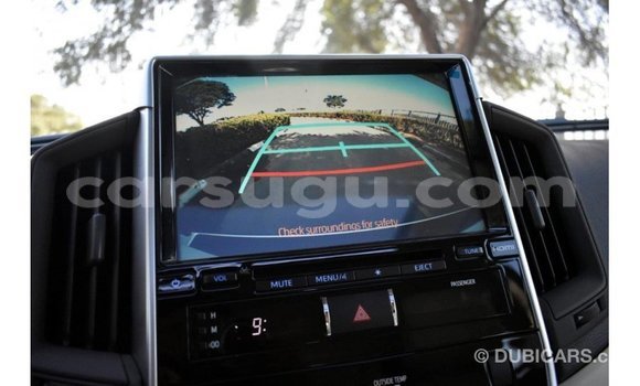 Sayi Imported Toyota Land Cruiser White Mota in Import - Dubai a Burkina Faso Sayi Imported Toyota Land Cruiser White Mota in Import - Dubai a Burkina Faso