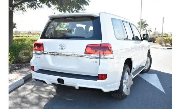 Sayi Imported Toyota Land Cruiser White Mota in Import - Dubai a Burkina Faso Sayi Imported Toyota Land Cruiser White Mota in Import - Dubai a Burkina Faso
