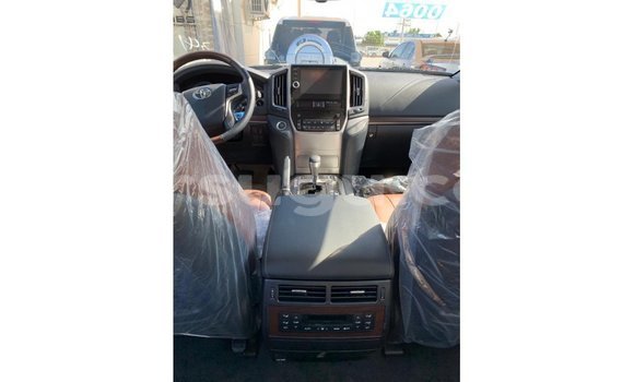 Buy Import Toyota Land Cruiser White Car in Import - Dubai in Burkina Faso Buy Import Toyota Land Cruiser White Car in Import - Dubai in Burkina Faso
