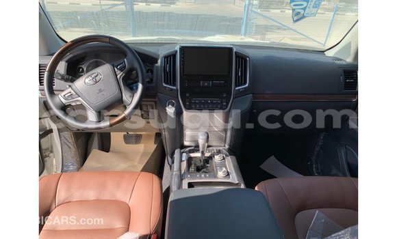 Buy Import Toyota Land Cruiser White Car in Import - Dubai in Burkina Faso Buy Import Toyota Land Cruiser White Car in Import - Dubai in Burkina Faso