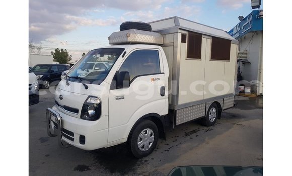 Acheter Import Voiture Kia Carens Blanc à Import - Dubai, Burkina-Faso Acheter Import Voiture Kia Carens Blanc à Import - Dubai, Burkina-Faso