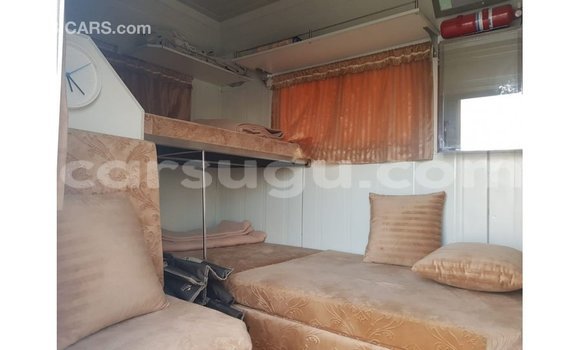 Acheter Import Voiture Kia Carens Blanc à Import - Dubai, Burkina-Faso Acheter Import Voiture Kia Carens Blanc à Import - Dubai, Burkina-Faso