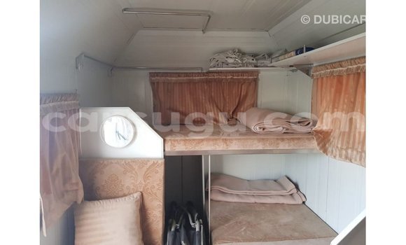 Acheter Import Voiture Kia Carens Blanc à Import - Dubai, Burkina-Faso Acheter Import Voiture Kia Carens Blanc à Import - Dubai, Burkina-Faso